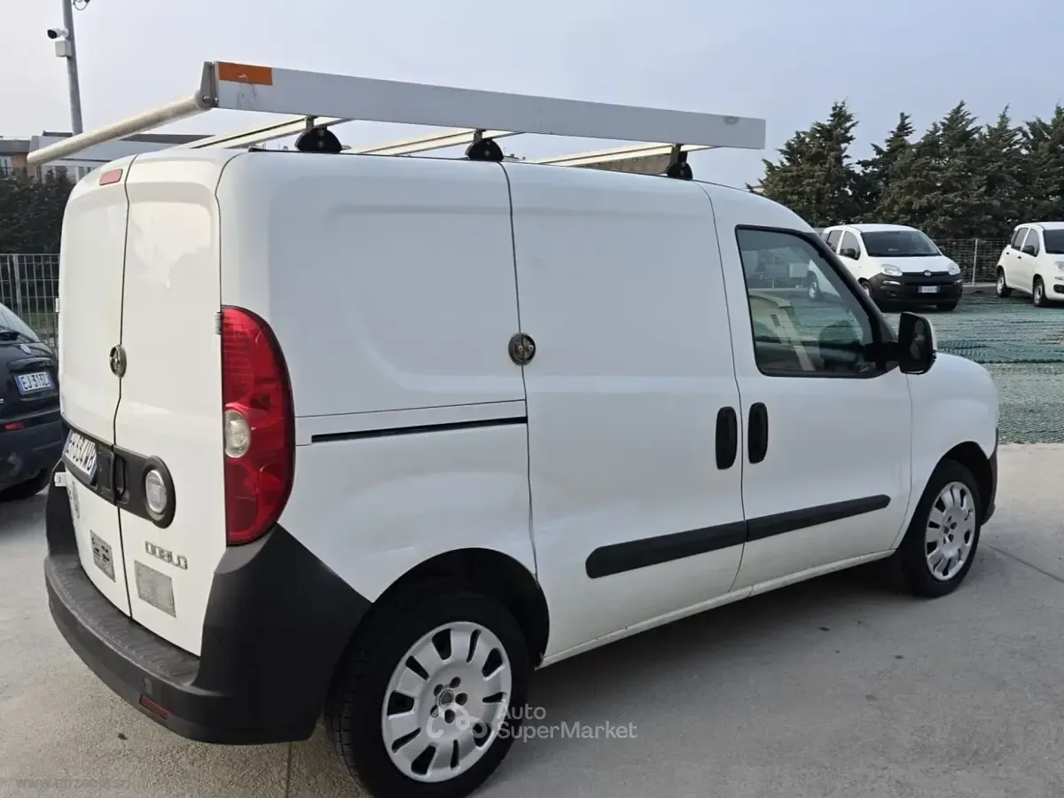 Begagnad Fiat Doblò 95 HK (69 kW) 2011 Vit Minibuss