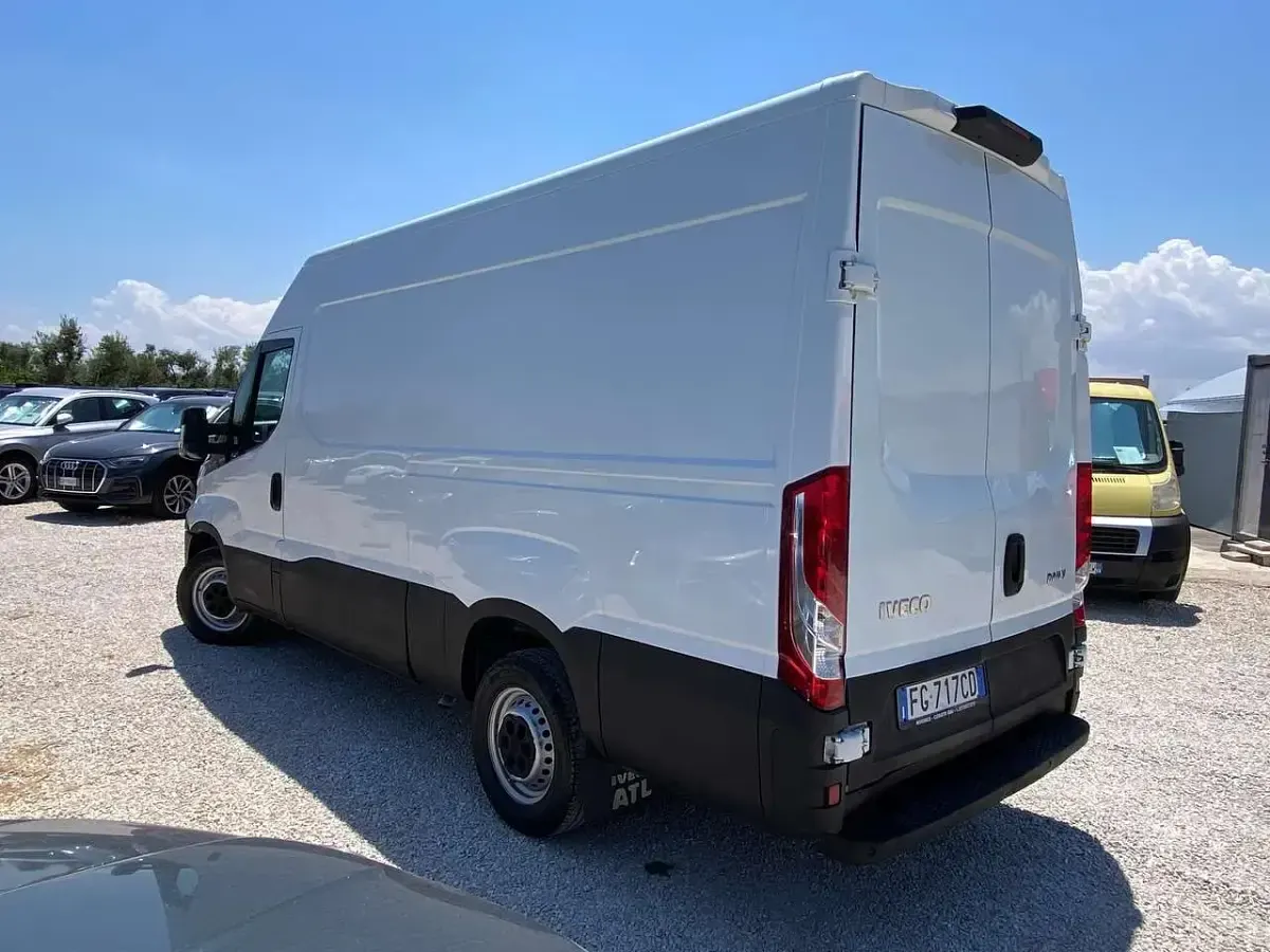 Usata Iveco Daily 145 CV (106 kW) 2016 Bianco Furgone