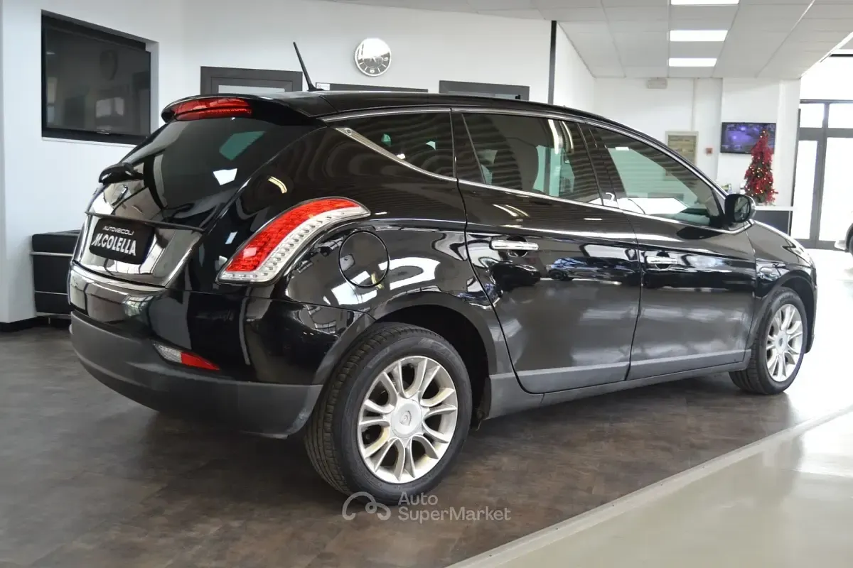Usata Lancia Delta Gold 120 CV (88 kW) 2012 Nero Utilitaria