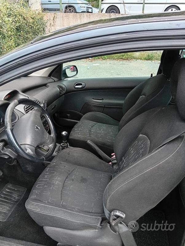 Usata Peugeot 206 88 CV (64 kW) 2003 Nero Utilitaria
