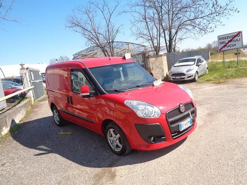 Usata Fiat Doblò 105 CV (77 kW) 2010 Rosso Monovolume