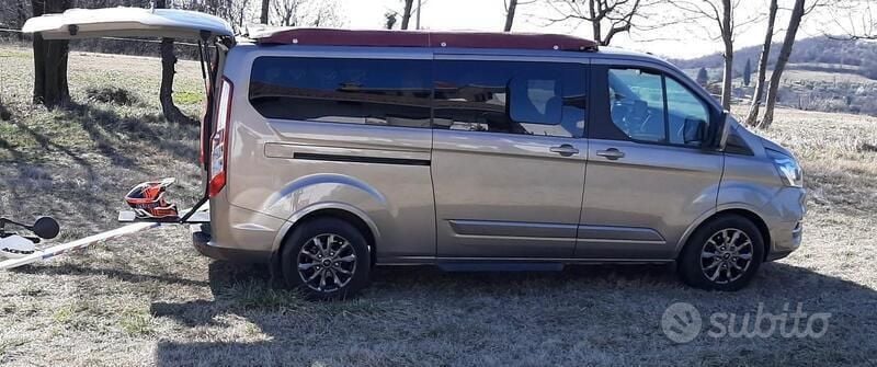 Usata 2018 Ford Tourneo Custom Tre volumi | 33.000 € (Buon prezzo) - Immagine 1/4