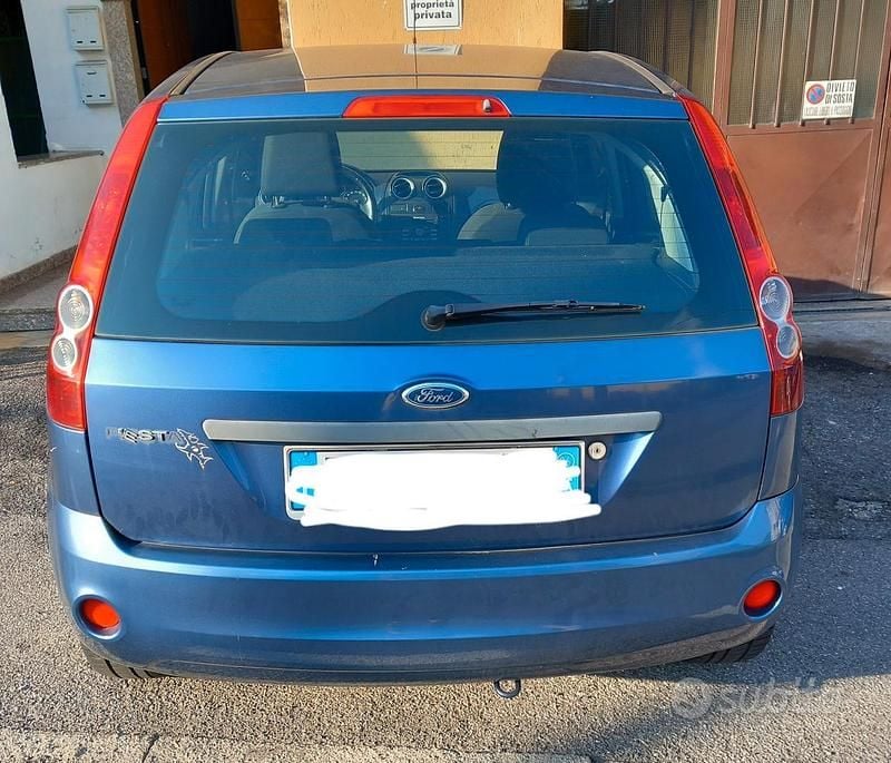 Usata Ford Fiesta 75 CV (55 kW) 2006 Blu Utilitaria