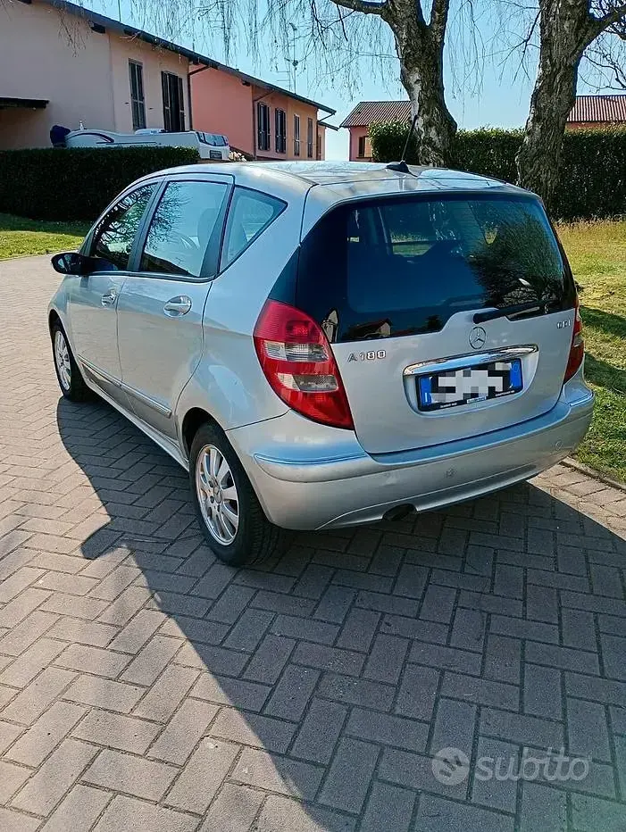Usata Mercedes A180 116 CV (85 kW) 2009 Grigio Berlina