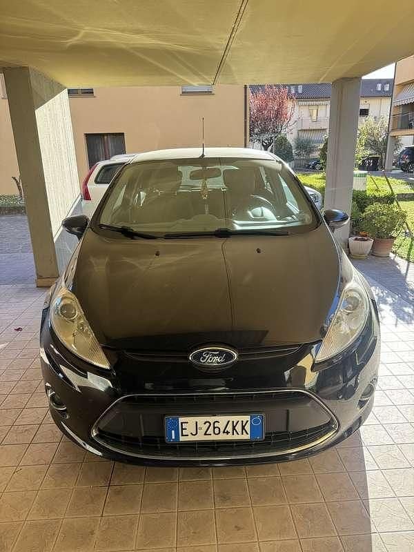 Usata Ford Fiesta 96 CV (70 kW) 2011 Nero Utilitaria