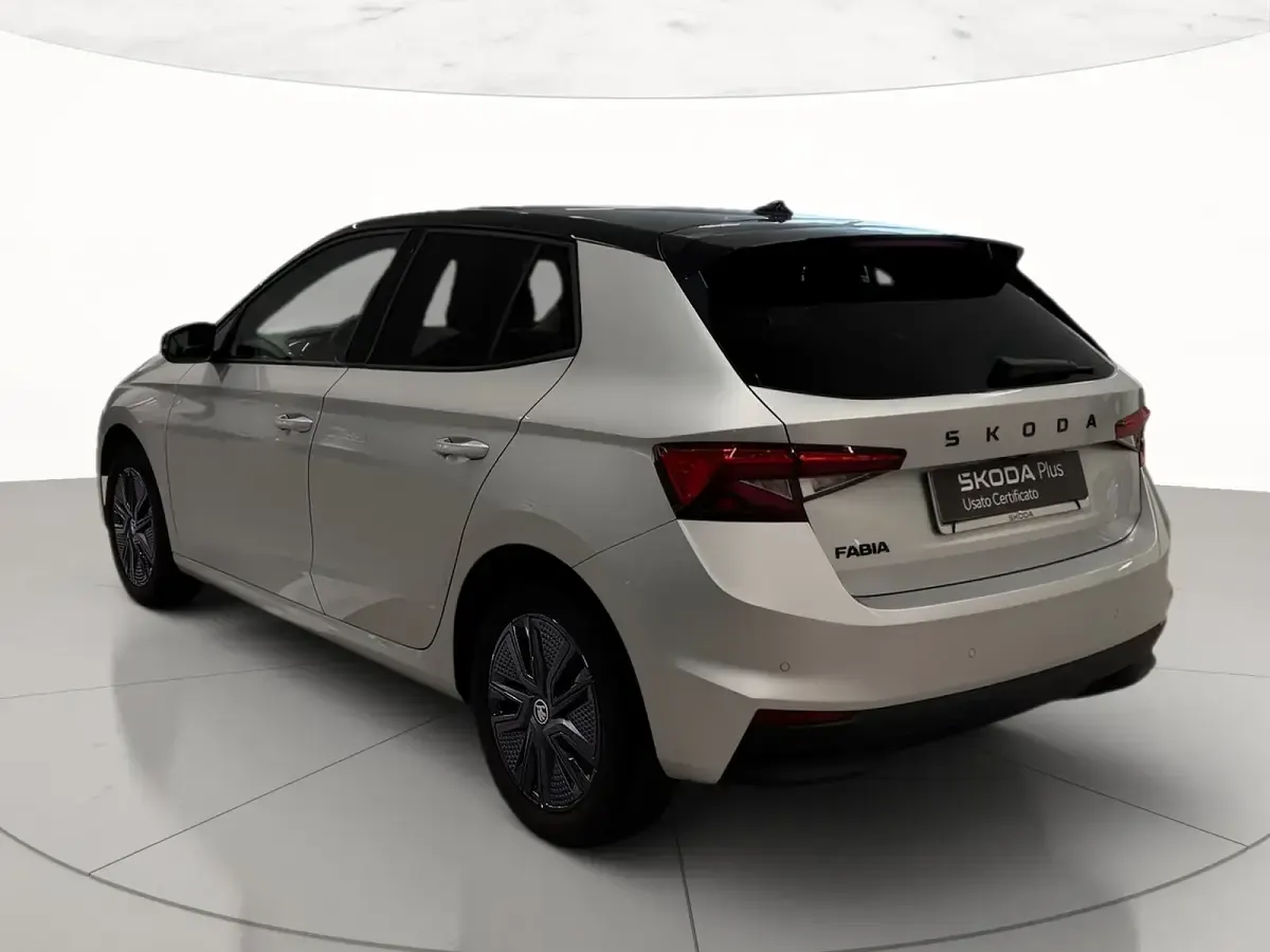 Usata Skoda Fabia Selection 80 CV (58 kW) 2025 Argento brillante metallizzato nero tulipano perlato Utilitaria