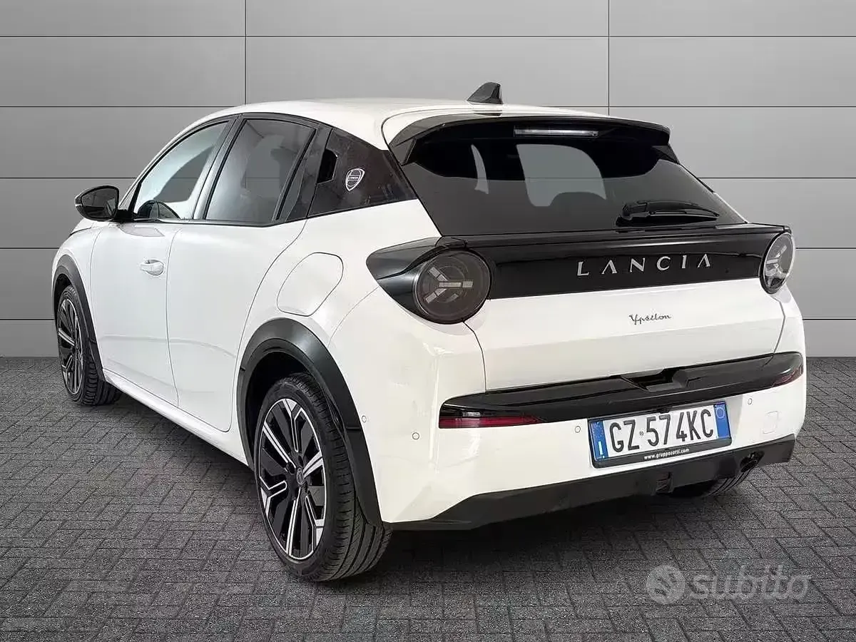 Usata Lancia Ypsilon 101 CV (74 kW) 2025 Bianco Utilitaria