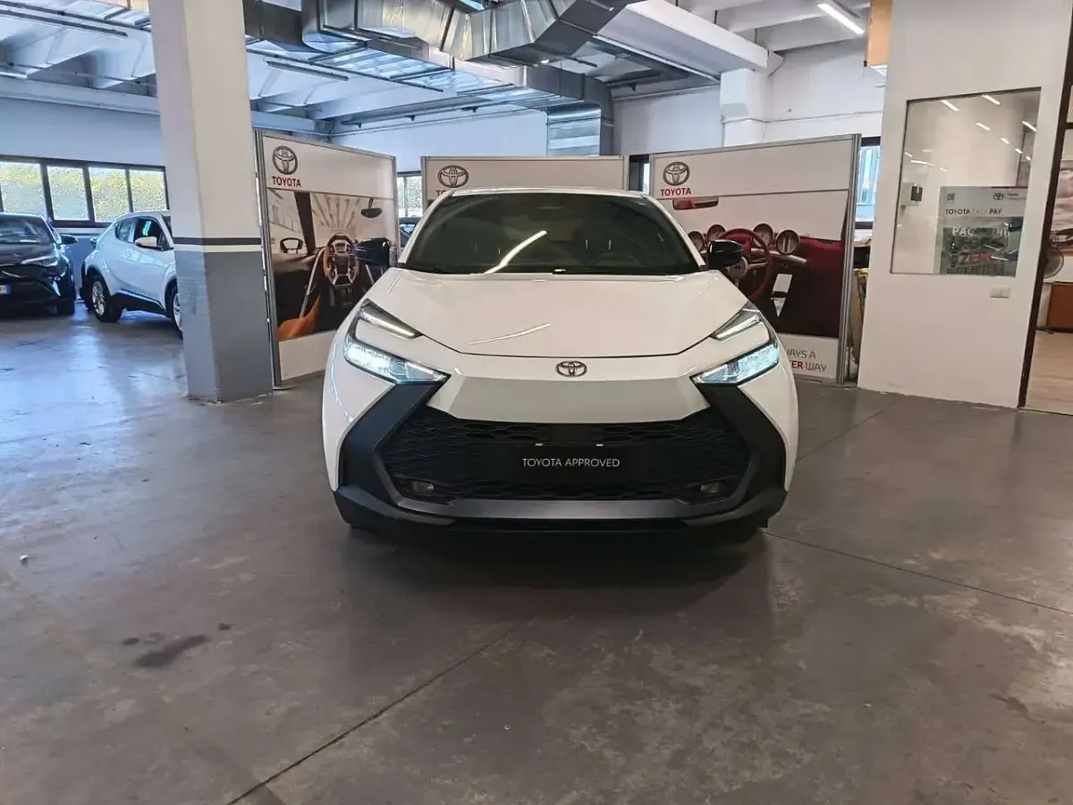 Usata Toyota C-HR Eco 152 CV (111 kW) 2024 Bianco SUV