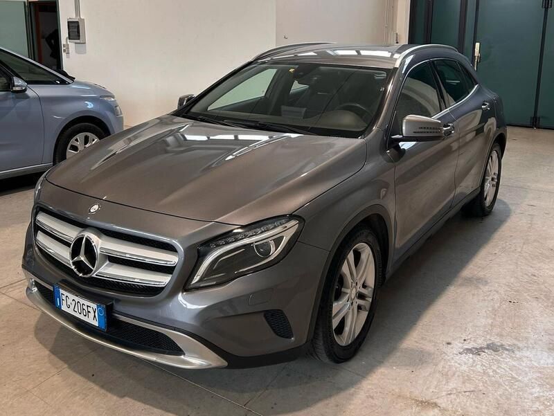 Usata Mercedes GLA200 136 CV (100 kW) 2016 Grigio SUV