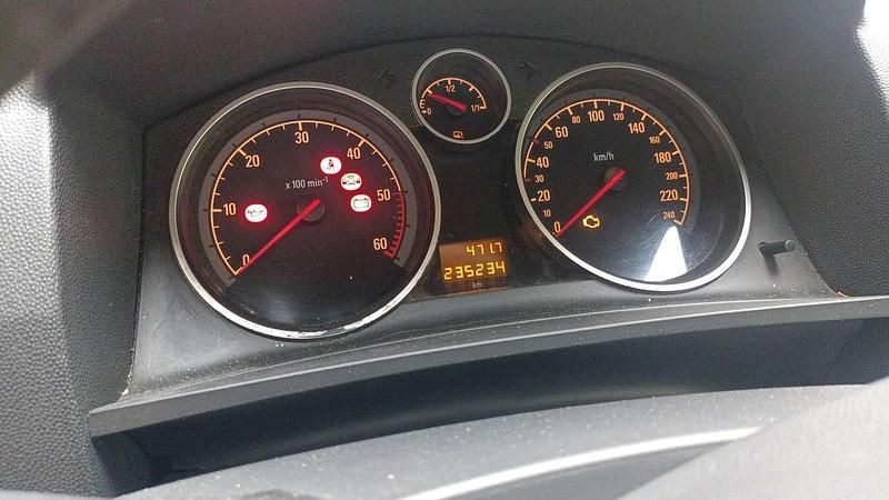 Grigio Usata 2005 Opel Zafira Cosmo Monovolume | 2000 € (Buon prezzo) - Immagine 1/4