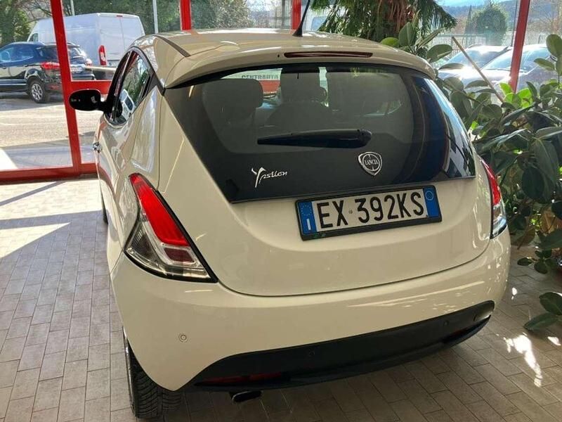 Usata Lancia Ypsilon Gold 95 CV (69 kW) 2014 Beige Utilitaria