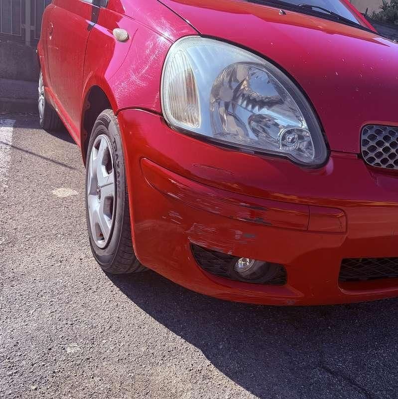 Usata Toyota Yaris Luna 86 CV (63 kW) 2005 Rosso Berlina