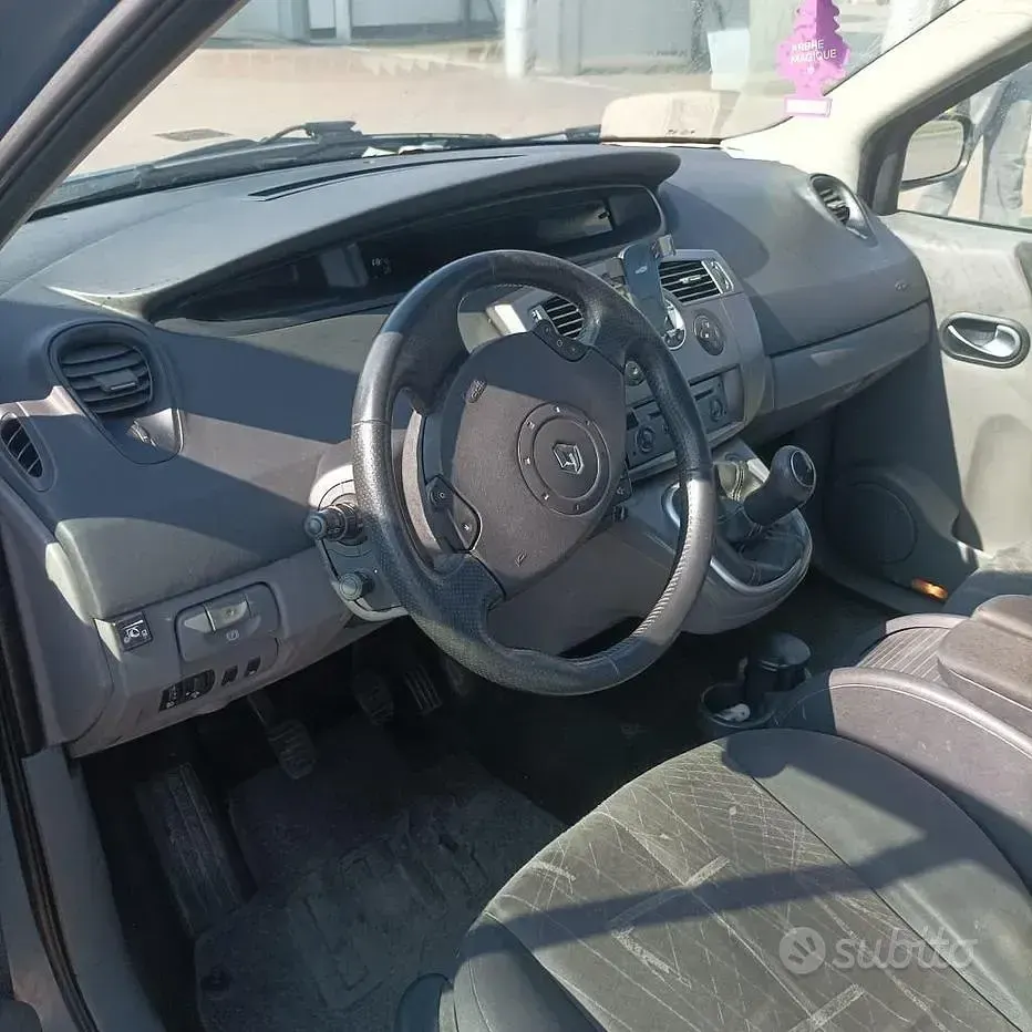 Usata Renault Scenic E-Tech 2006 Blu Berlina
