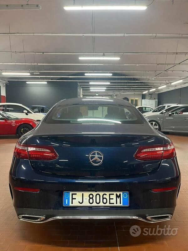 Usata Mercedes E220 AMG line 194 CV (142 kW) 2017 Blu Berlina