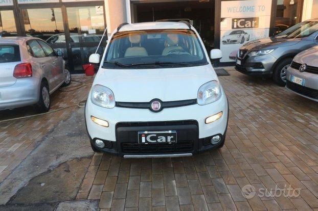 Usata Fiat Panda 4x4 S 95 CV (69 kW) 2016 Bianco pastello Utilitaria