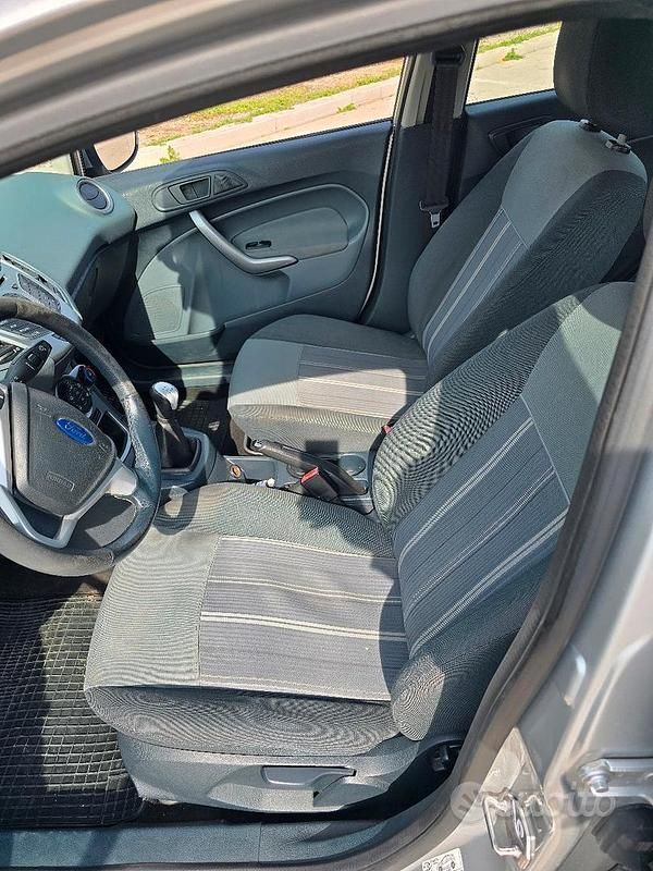 Usata Ford Fiesta 68 CV (50 kW) 2010 Grigio Utilitaria