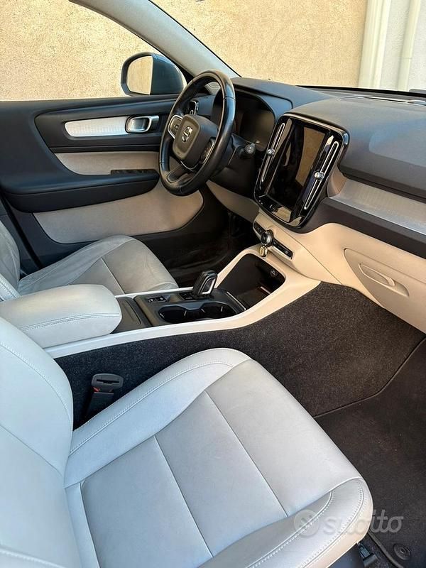 Usata Volvo XC40 Momentum 150 CV (110 kW) 2021 SUV