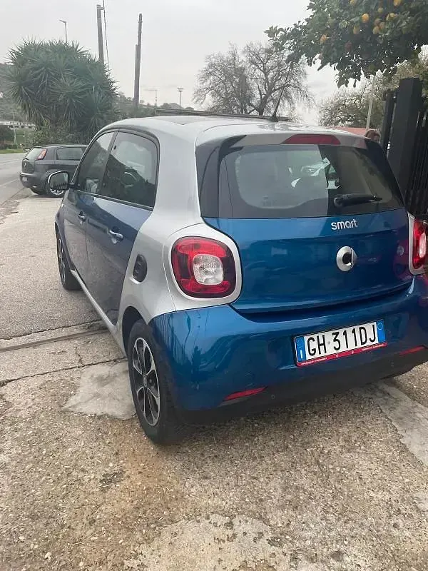 Usata Smart ForFour Passion 71 CV (52 kW) 2015 Bluazzurro Utilitaria