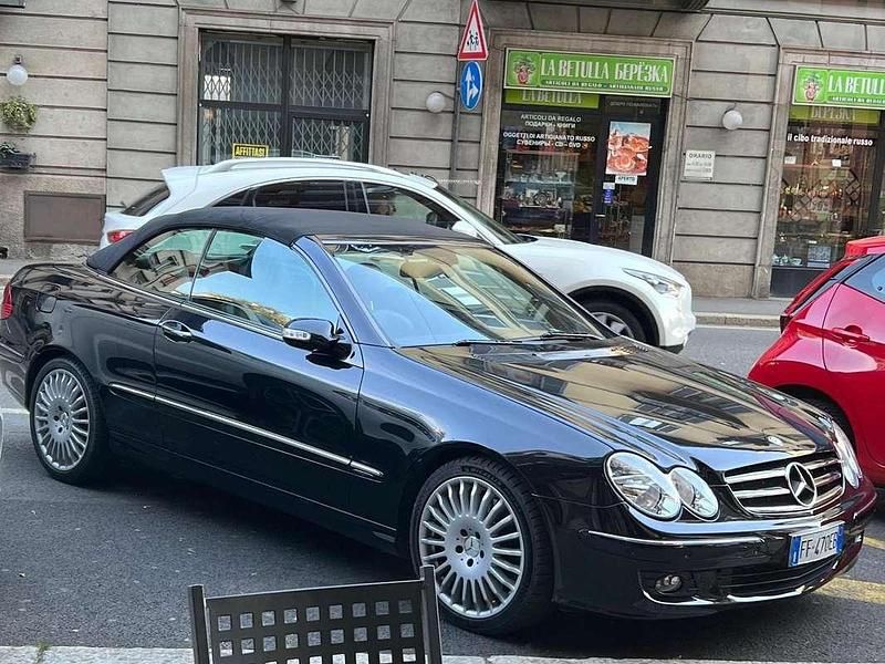 Usata Mercedes CLK320 224 CV (164 kW) 2009 Nero Cabrio