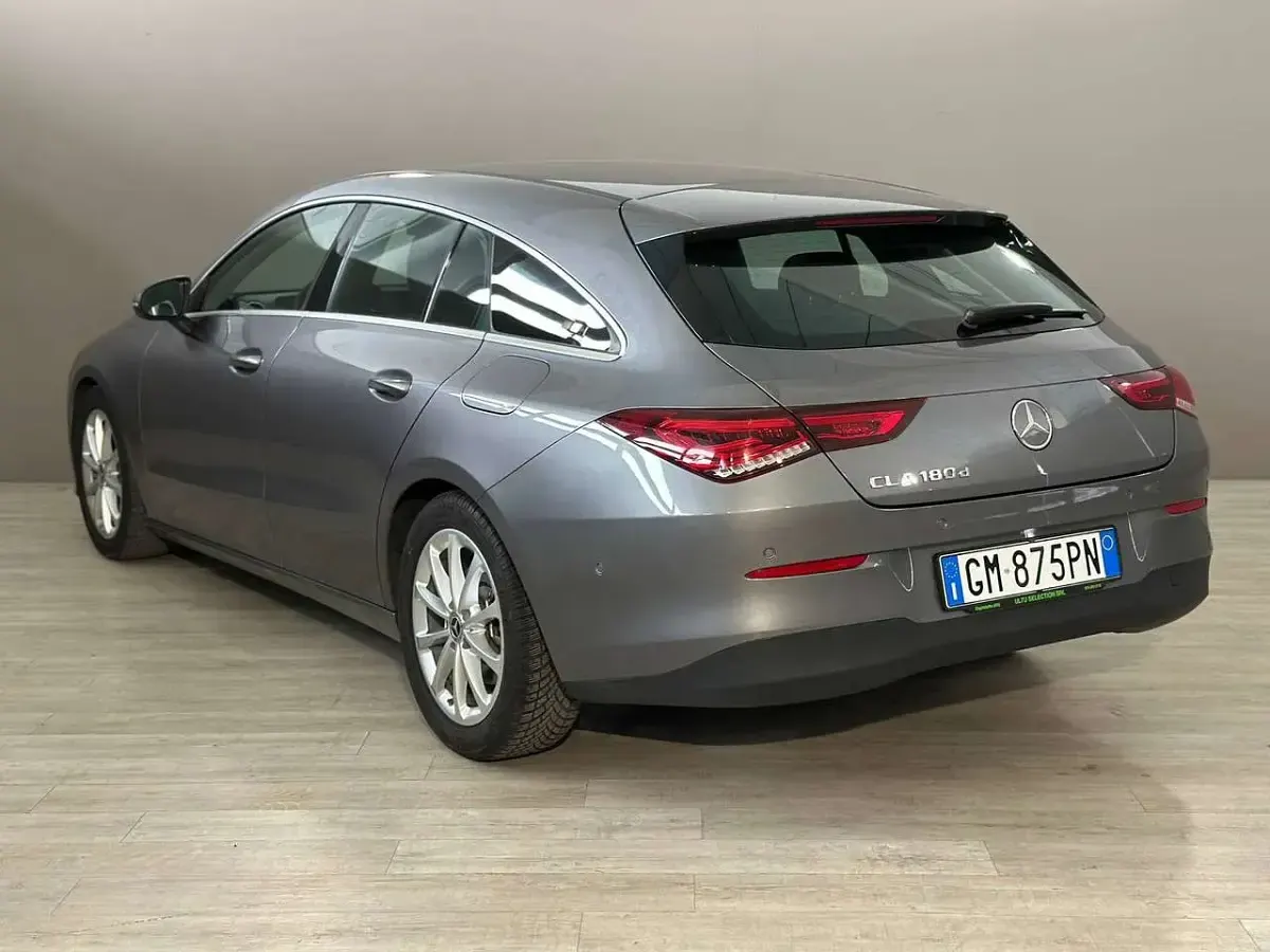 Usata Mercedes CLA180 Shooting Brake Business 116 CV (85 kW) 2023 Grigio Station wagon