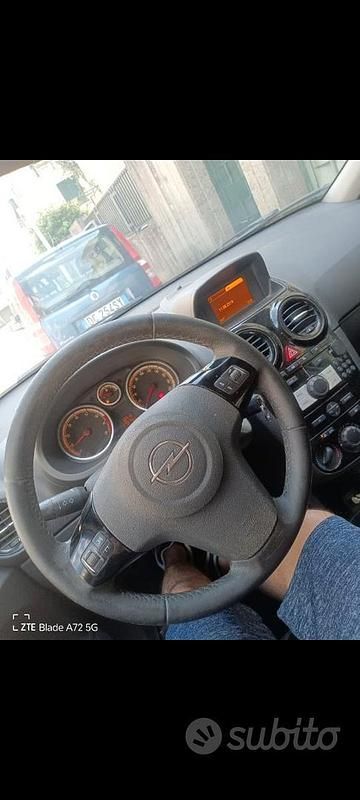 Usata Opel Corsa 75 CV (55 kW) 2014 Grigio Berlina