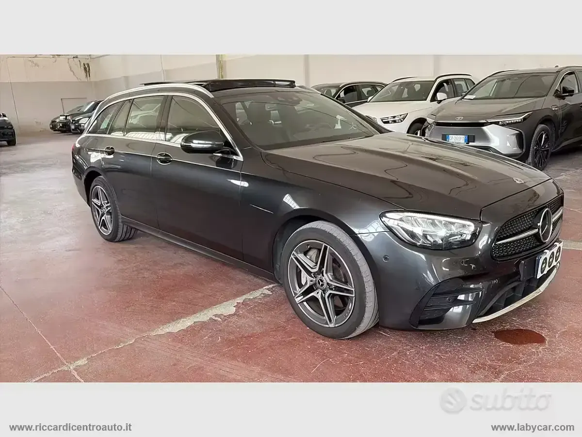 Usata Mercedes E300 Premium 194 CV (142 kW) 2022 Grigio Station wagon