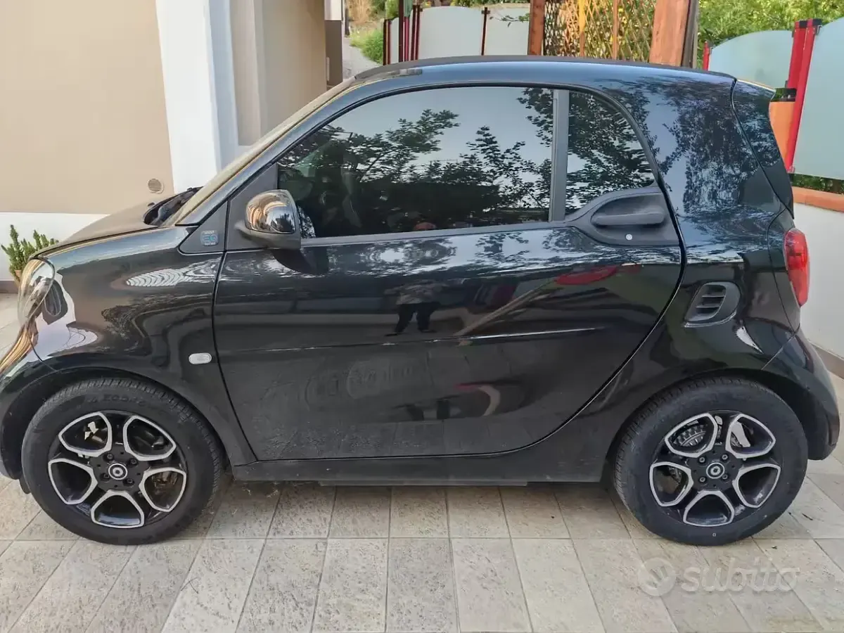 Usata Smart ForTwo Electric Drive Passion 41 kW (56 CV) 2019 Nero Coupé
