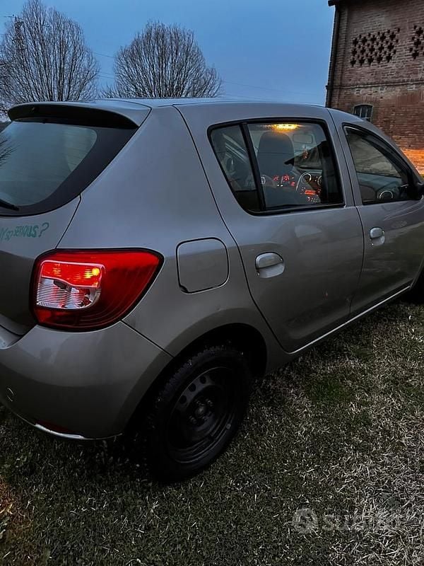 Usata Dacia Sandero 75 CV (55 kW) 2014 Grigio Berlina