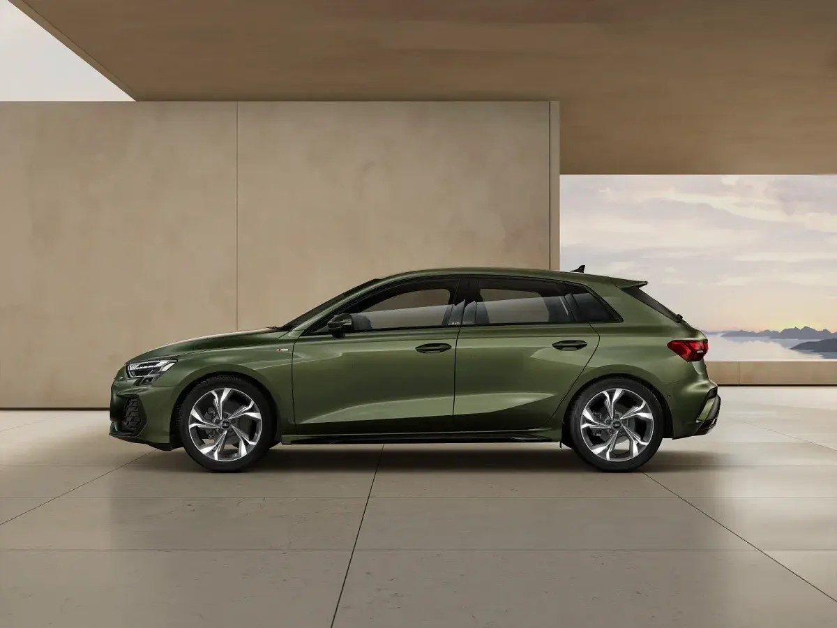 Nuova Audi A3 S-Line 150 CV (110 kW) 2026 Verde district metallizzato
