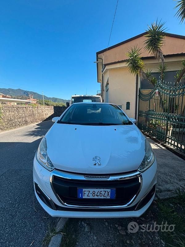 Usata Peugeot 208 100 CV (73 kW) 2020 Bianco Utilitaria