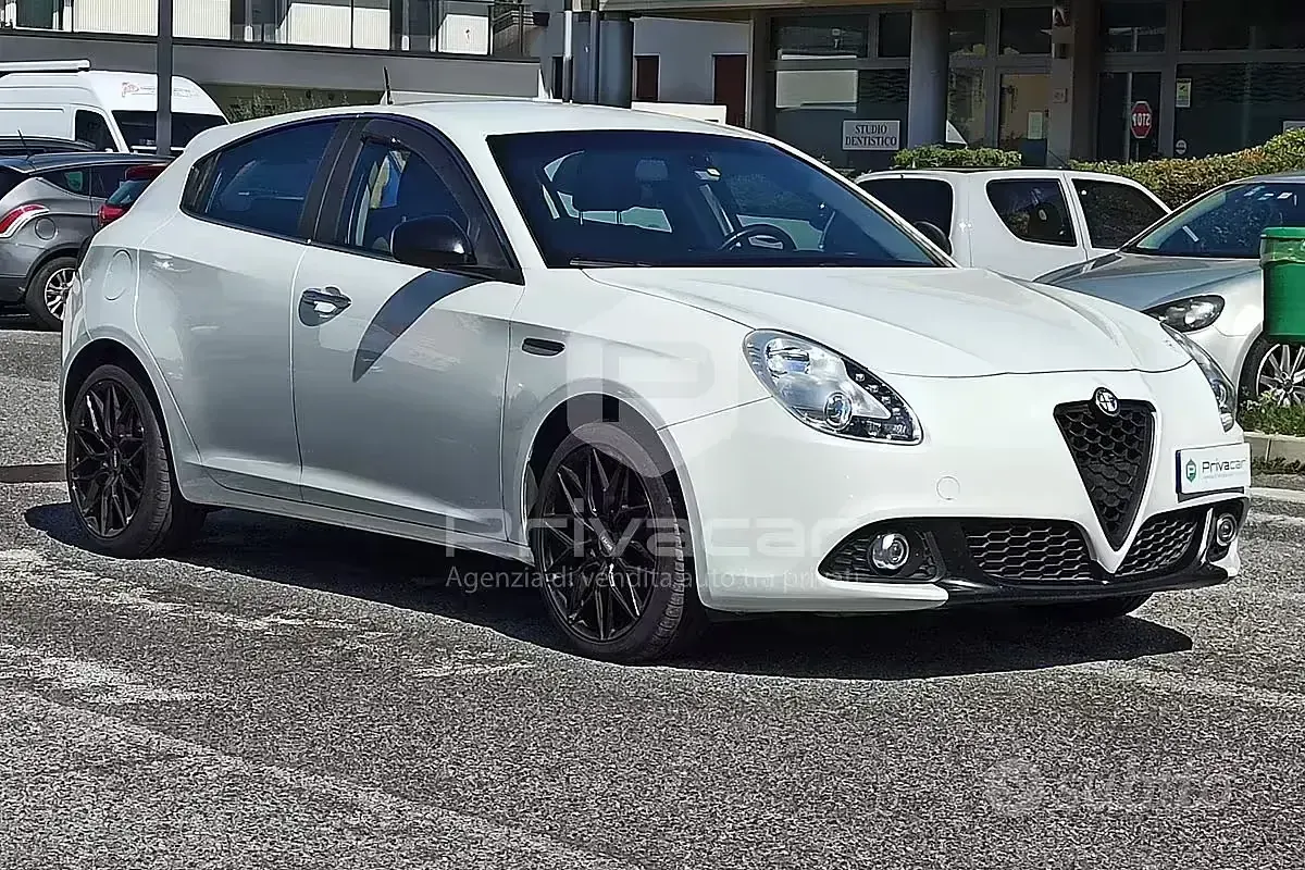 Usata Alfa Romeo Giulietta Distinctive 105 CV (77 kW) 2014 Bianco Utilitaria
