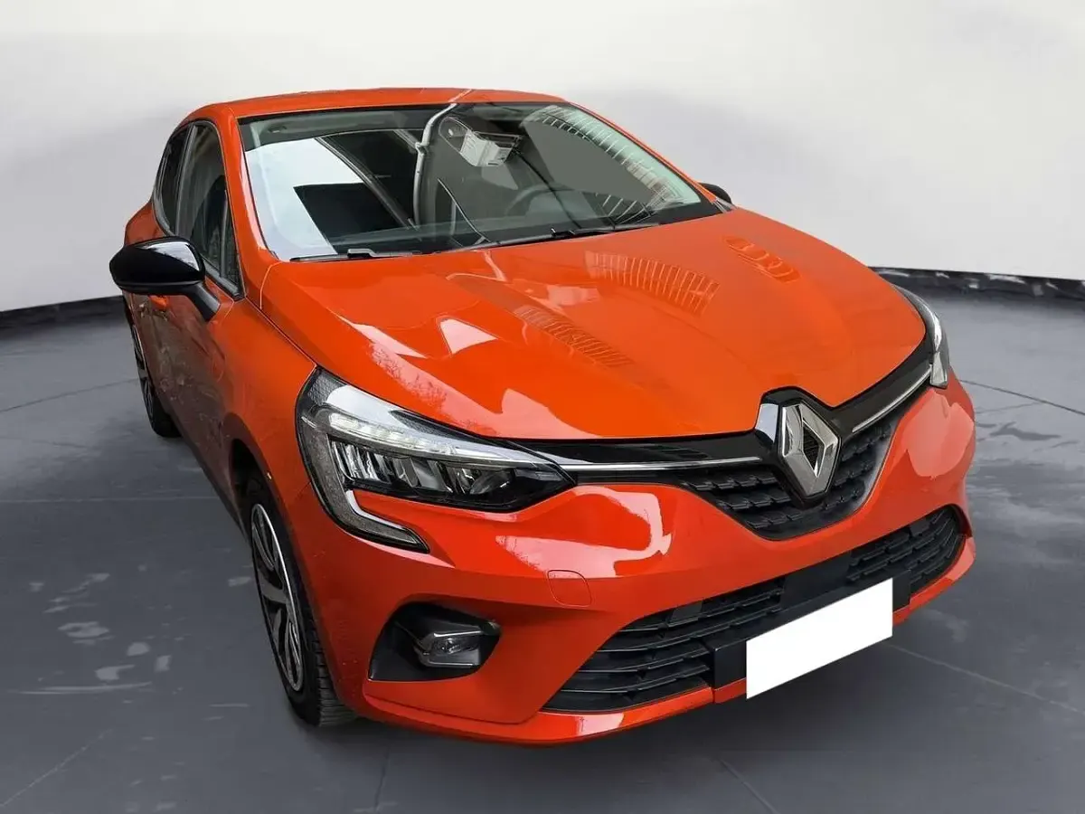 Usata Renault Clio Equilibre 140 CV (102 kW) 2023 Arancione Utilitaria