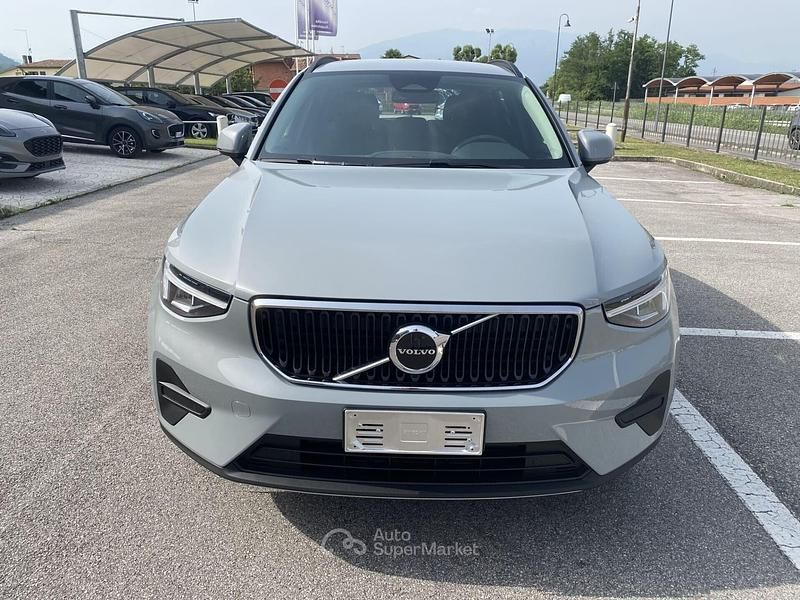 Nuova Volvo XC40 163 CV (119 kW) 2025 Grigio SUV