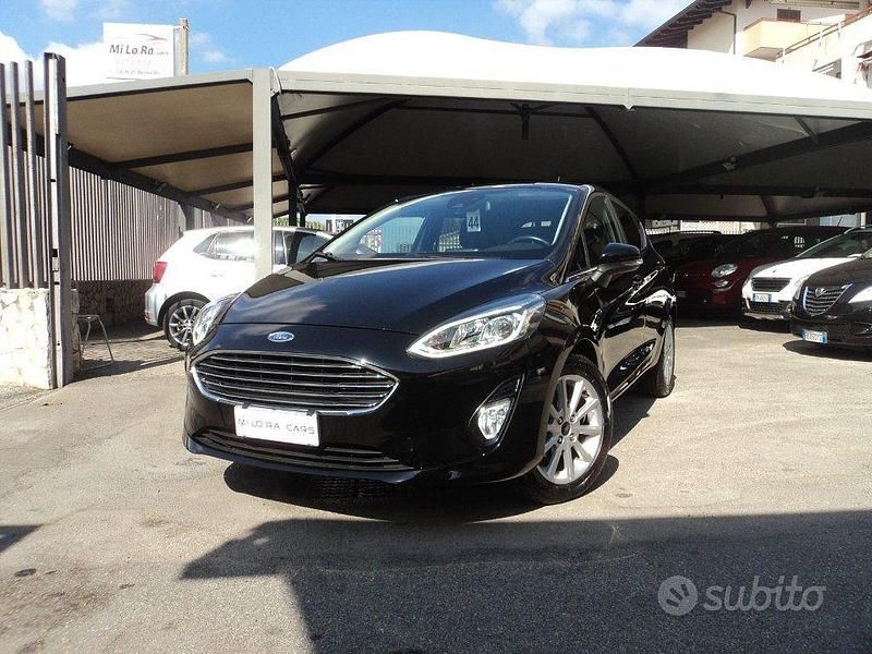 Nero Usata 2019 Ford Fiesta Titanium Tre volumi | 9250 € (Buon prezzo) - Immagine 1/4