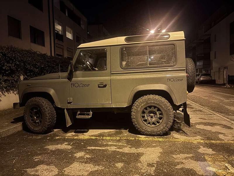 Usata Land Rover Defender 122 CV (89 kW) 2010 Verde Station wagon