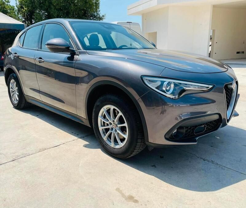 Usata Alfa Romeo Stelvio Business 180 CV (132 kW) 2018 Grigio SUV