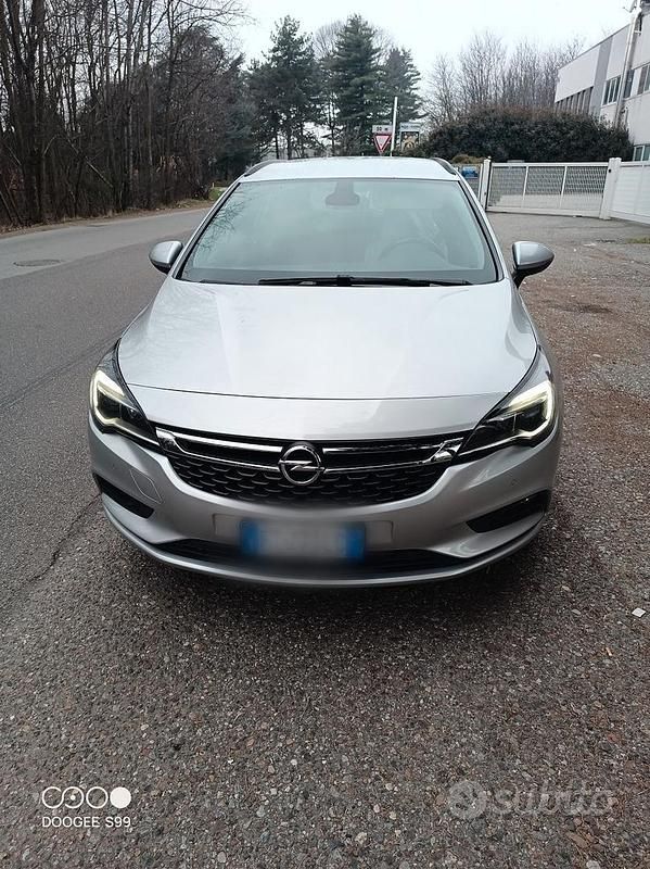 Usata Opel Astra Dynamic 136 CV (100 kW) 2018 Berlina