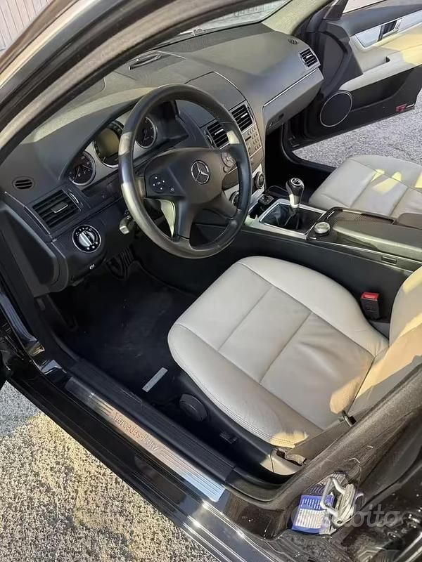 Usata Mercedes C220 170 CV (125 kW) 2008 Nero Berlina