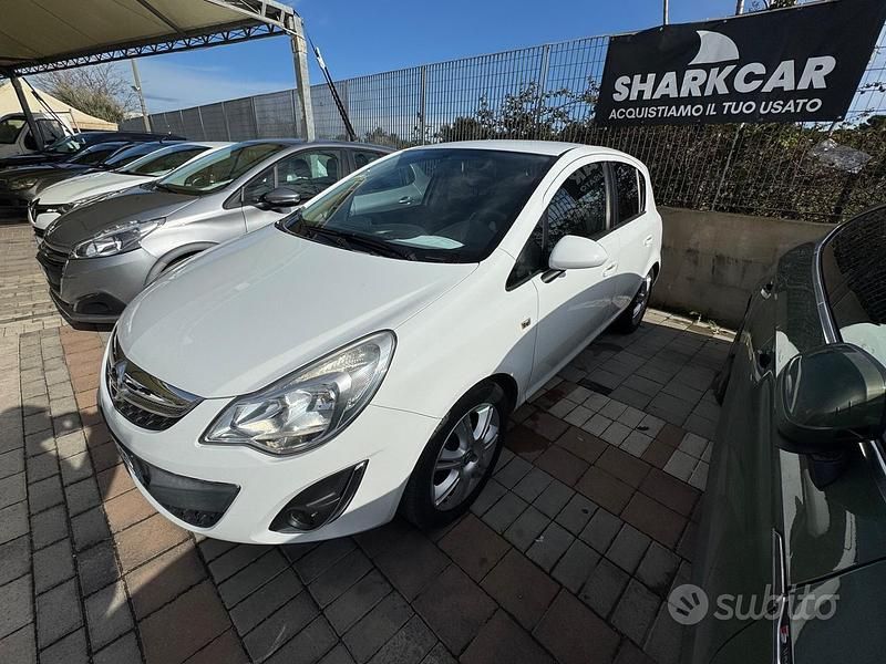 Usata Opel Corsa Cosmo 95 CV (69 kW) 2011 Bianco Berlina