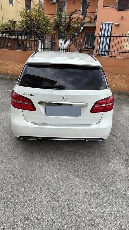 Begagnad Mercedes 180 Premium 109 HK (80 kW) 2018 Vit Sedan