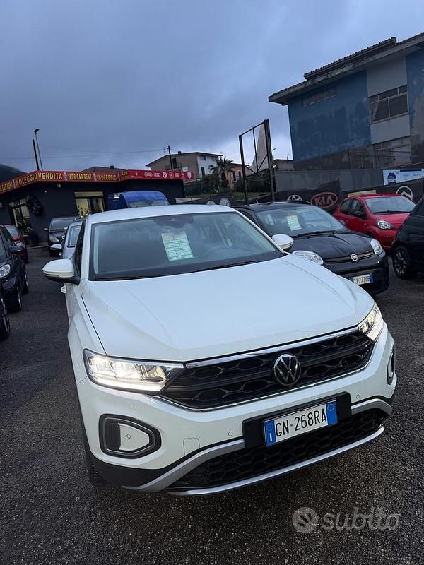 Usata VW T-Roc Life 110 CV (80 kW) 2023 Bianco SUV