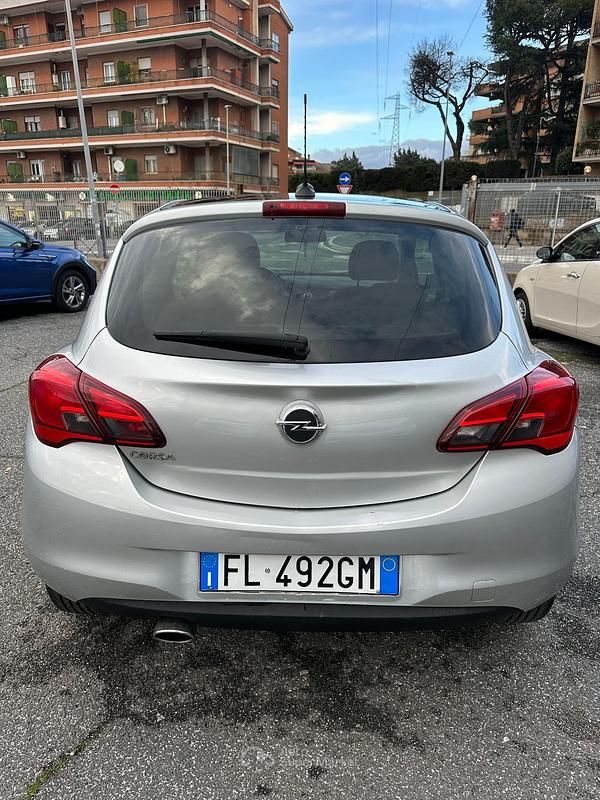 Usata Opel Corsa 90 CV (66 kW) 2018 Argento Utilitaria