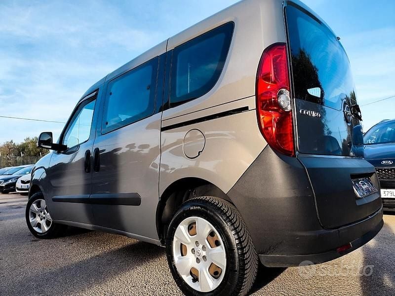 Usata Opel Combo 105 CV (77 kW) 2016 Giallo Station wagon