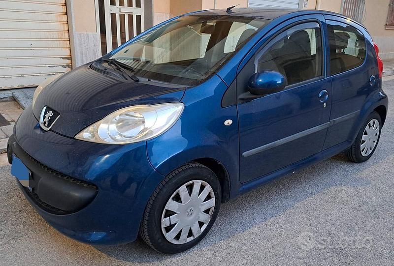 Usata Peugeot 107 68 CV (50 kW) 2006 Blu Utilitaria