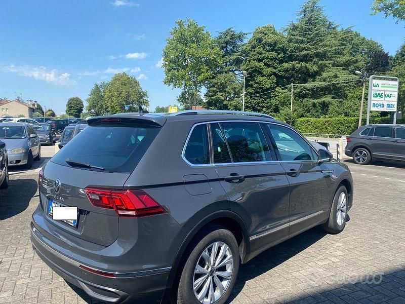 Usata VW Tiguan Life 150 CV (110 kW) 2021 Grigio scuro SUV