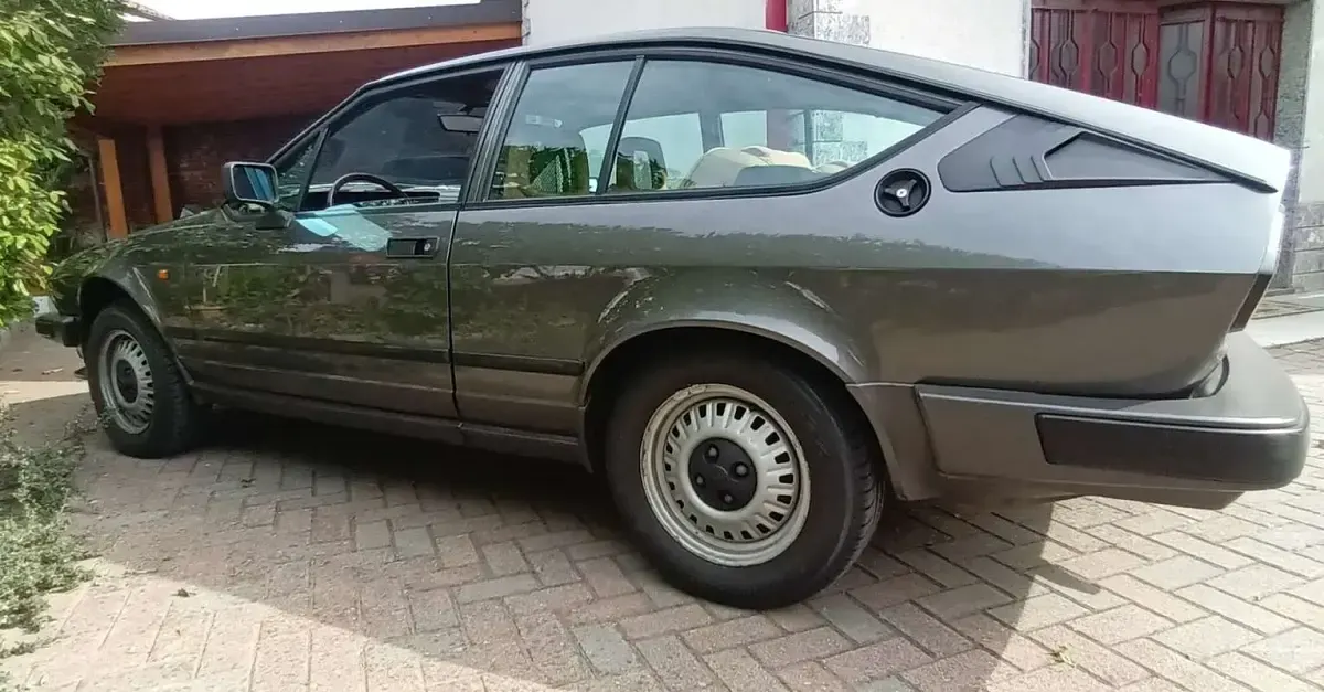 Usata Alfa Romeo GTV 120 CV (88 kW) 1983 Grigio Coupé