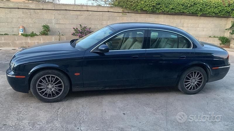 Usata Jaguar S-Type S 238 CV (175 kW) 2006 Blu Berlina