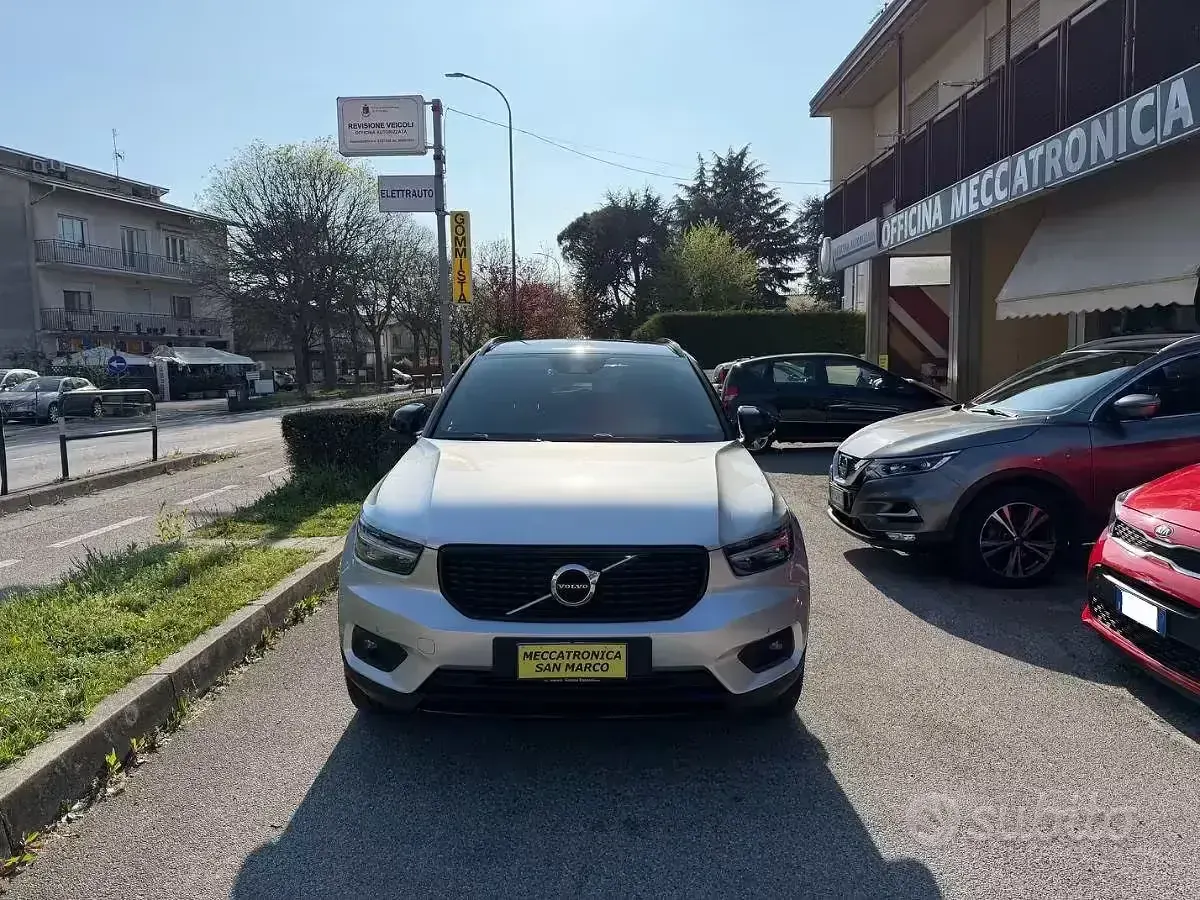 Usata Volvo XC40 R-Design 190 CV (139 kW) 2018 Grigio chiaro SUV