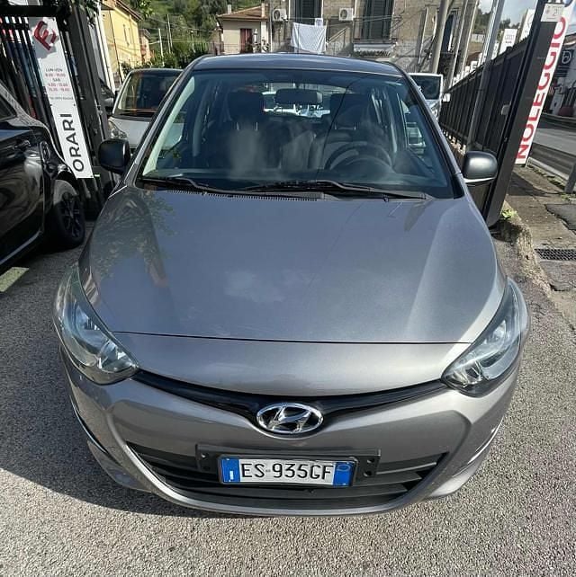 Usata Hyundai i20 Classic 86 CV (63 kW) 2013 Grigio Utilitaria