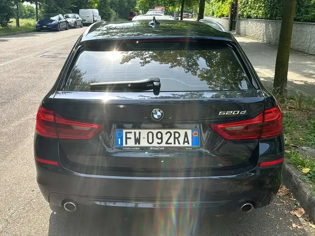 Usata BMW 520 Luxury Line 190 CV (139 kW) 2019 Blu/azzurro Station wagon